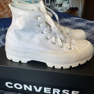 Gently used converse lugged!!